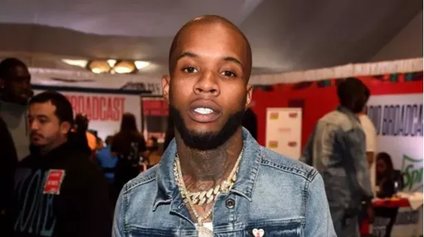 rickmedia: tory-lanez-achomwa-visu-mara-mfungwa-mwenzake-garezani-583-rickmedia