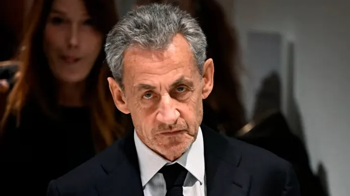 rickmedia: nicolas-sarkozy-aachiwa-baada-kushikiliwa-kwa-wiki-367-rickmedia