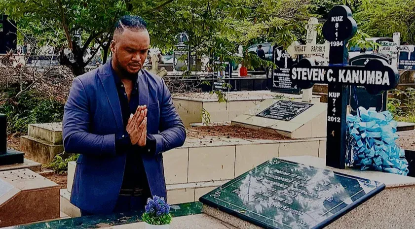 rickmedia: vincent-kigosi-ray-ametembelea-kaburi-swahiba-wake-steven-kanumba-531-rickmedia