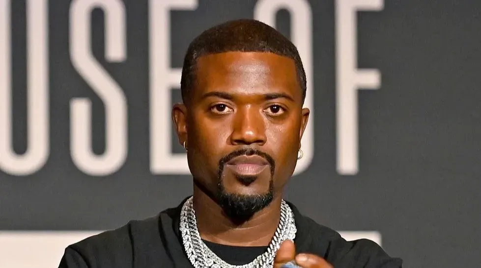 rickmedia: mwanamuziki-ray-ajitabiria-kifo-kabla-mwaka-2027-651-rickmedia