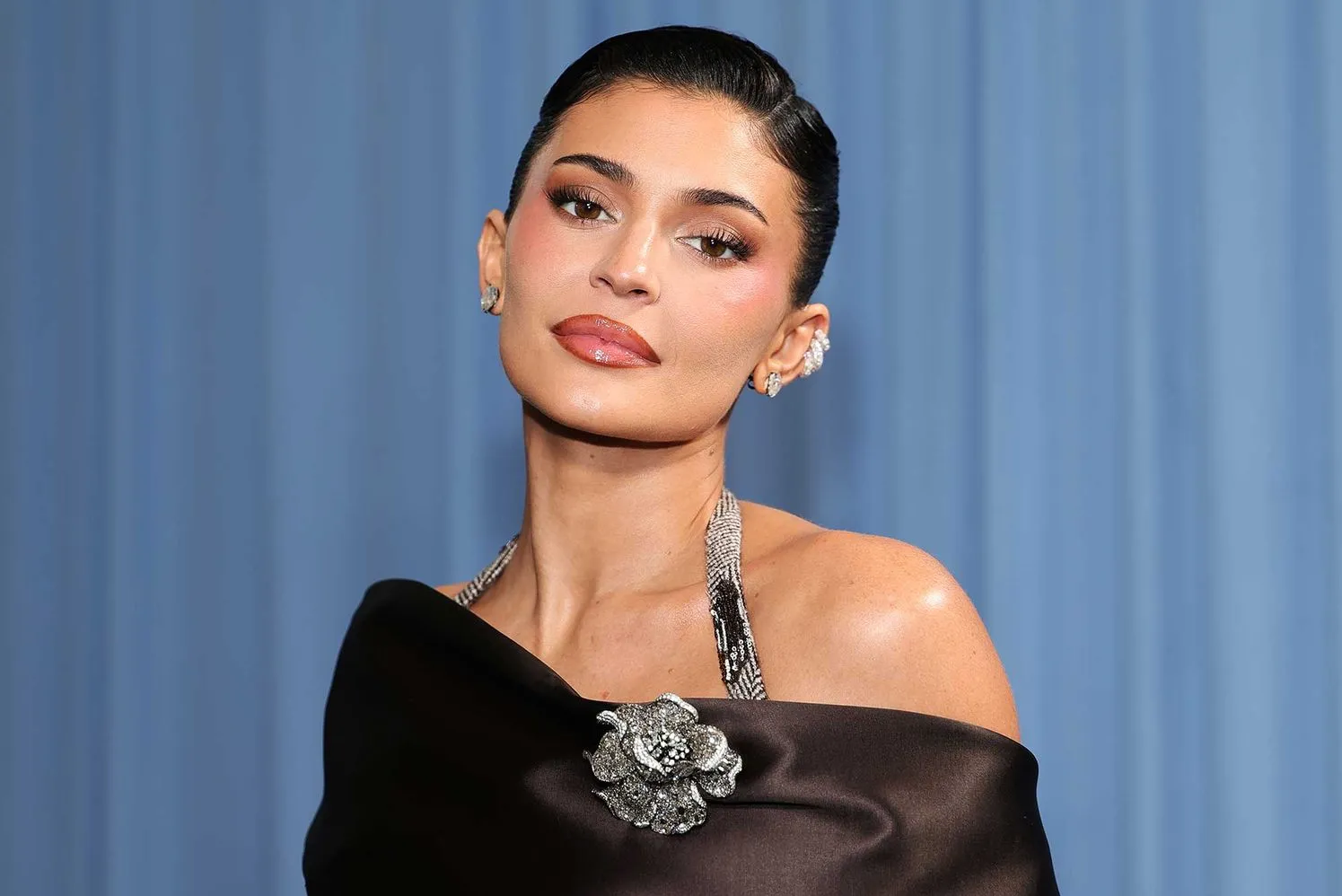 rickmedia: kylie-jenner-anatamani-kuongeza-matiti-yawe-makubwa-zaidi-952-rickmedia